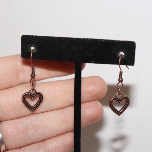 Beautiful copper heart dangle earrings 1 3/8" - Picture 2 of 4